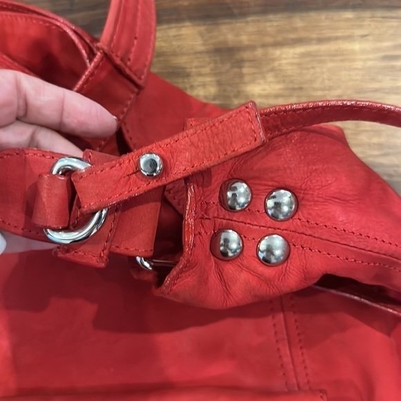 Laura Di Maggio Red Suede Slouchy Crossbody Bag - Picture 14 of 15